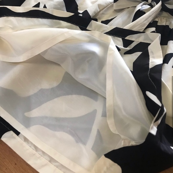 Lilly Pulitzer Party Skirt in Black Soirée Print w/ Removable Self-Tie Sash Bow - Picture 8 of 12